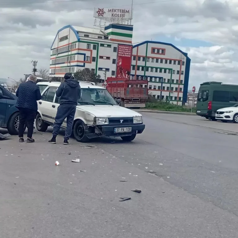 Bağdat Caddesi’nde kaza! Maddi hasar oluştu