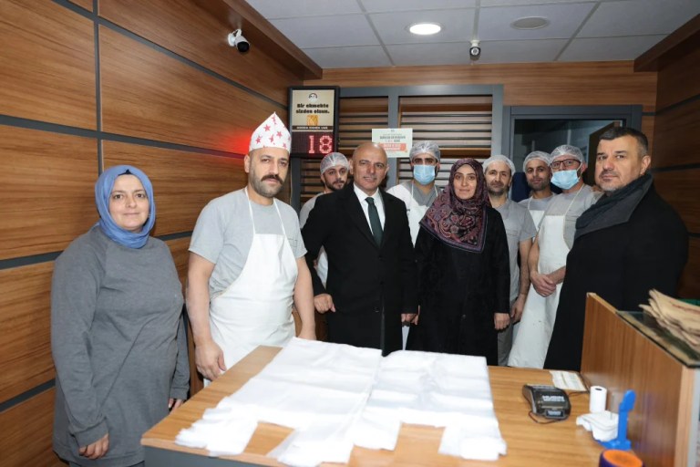 Körfez Belediye Başkanı Söğüt personeliyle bayramlaştı