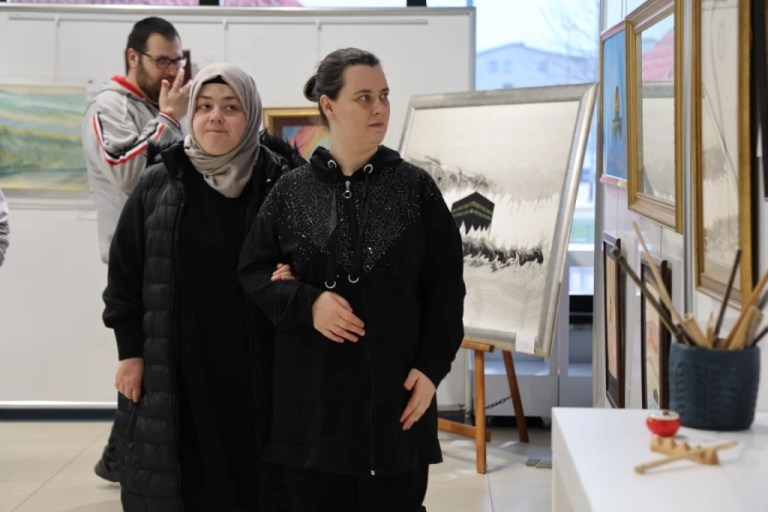 Kartepe’de gönüller bir oldu: Özel öğrencilerden Ramazan Sokağı’na ziyaret