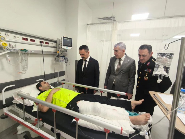 Vali Aktaş’tan yaralı trafik polisine hastane ziyareti