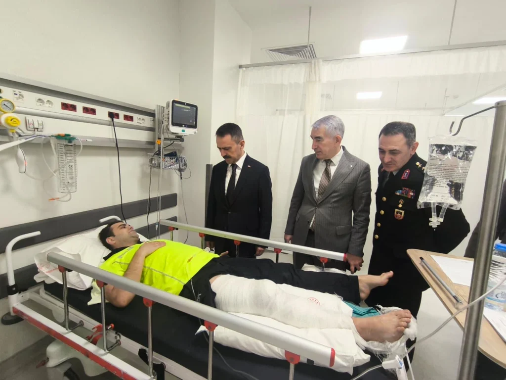 Vali Aktaş’tan yaralı trafik polisine hastane ziyareti