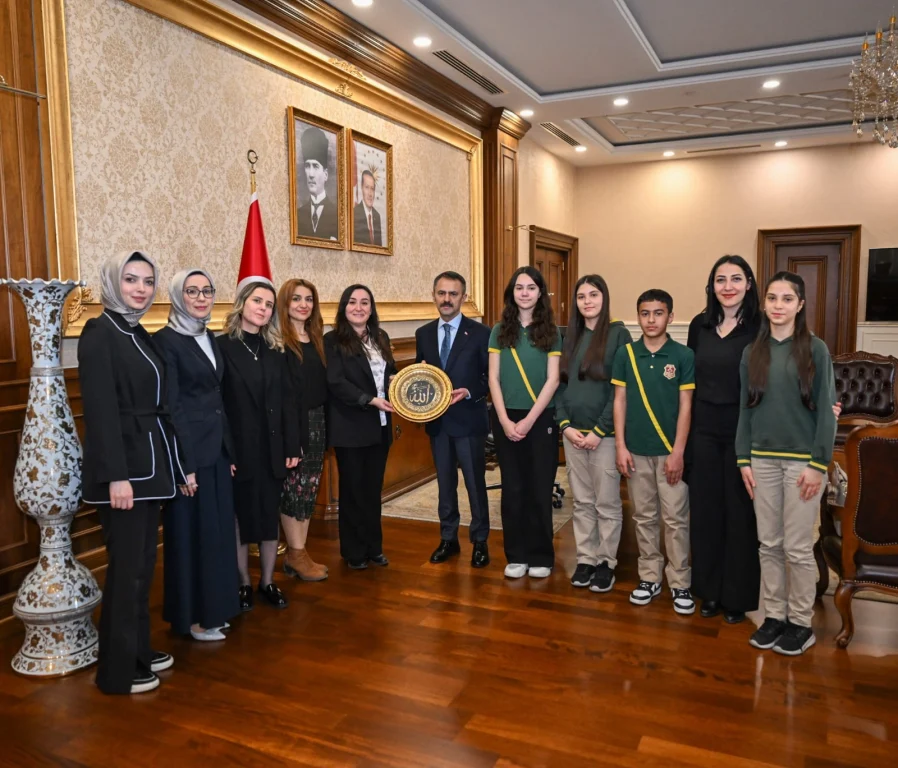Öğrencilerden Vali Aktaş’a Ramazan Gazetesi Ziyareti