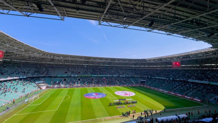 Kocaelispor-Konyaspor maçında tribünler boş kaldı