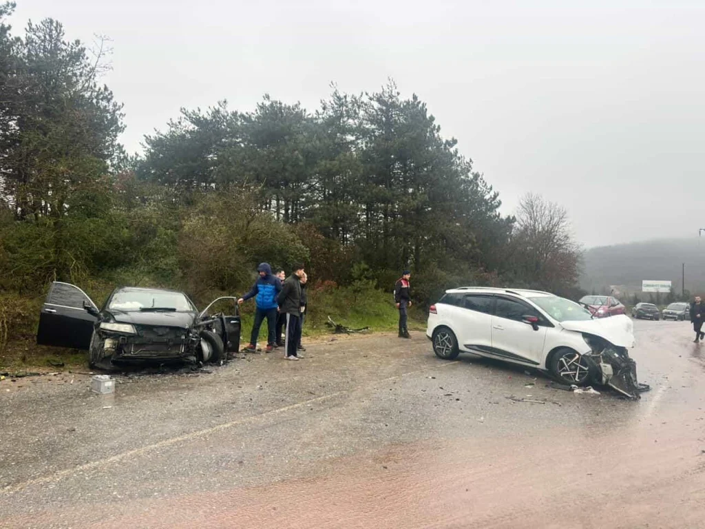 Gebze’de feci kaza: Mollafenari yolunda 2 yaralı!