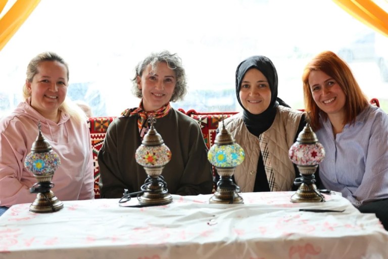 Kartepe’de sanat rüzgarı esti: Kent meydanı renklendi