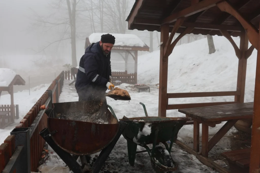 Kartepe Mesire Alanı ziyaretçilerle doldu taştı