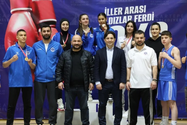 Kartepe’nin altın eldivenleri ringde şov yaptı