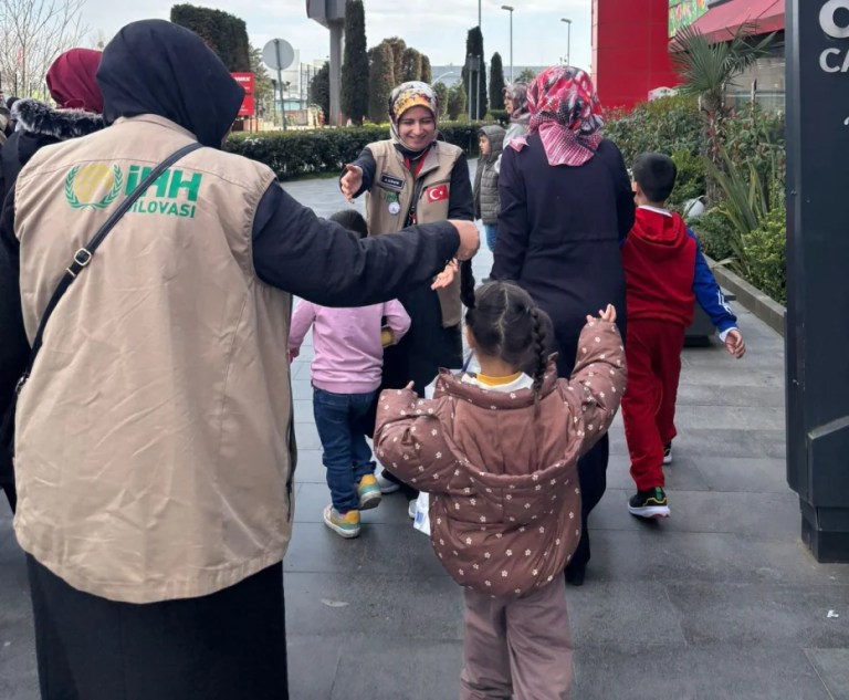 İHH Dilovası’ndan çocuklara bayramlık sürprizi