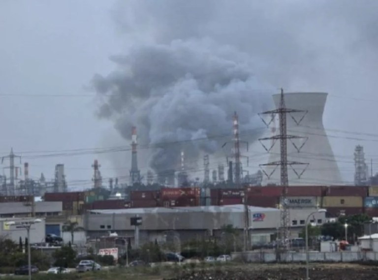 İran’dan İsrail’e Petrol Rafinerisi Saldırısı