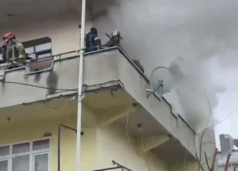 Dilovası’nda ev yangını! Mahsur kalanlar kurtarıldı