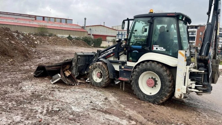 Körfez’de kaçak atık döken yakalandı, ceza yedi!