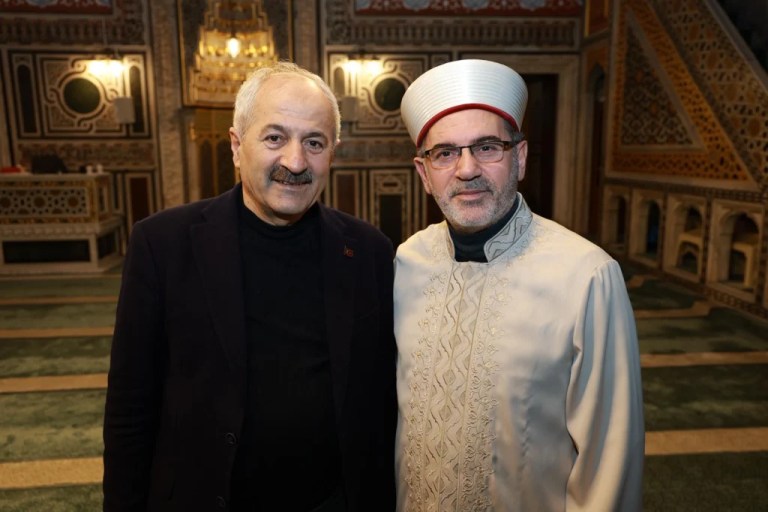 Gebze’de Kadir Gecesi coşkusu: Çoban Mustafa Paşa Camii doldu taştı