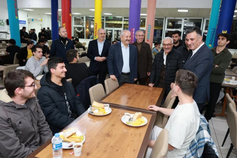 Başkan Büyükgöz gençlerle sahurda buluştu
