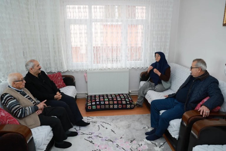 Başkan Büyükgöz’den 65 Yıllık Evli Çifte Ziyaret