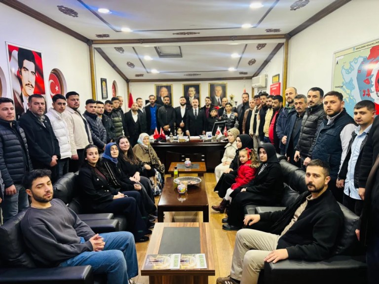 MHP Dilovası’nda gençlerin yoğun ilgisi
