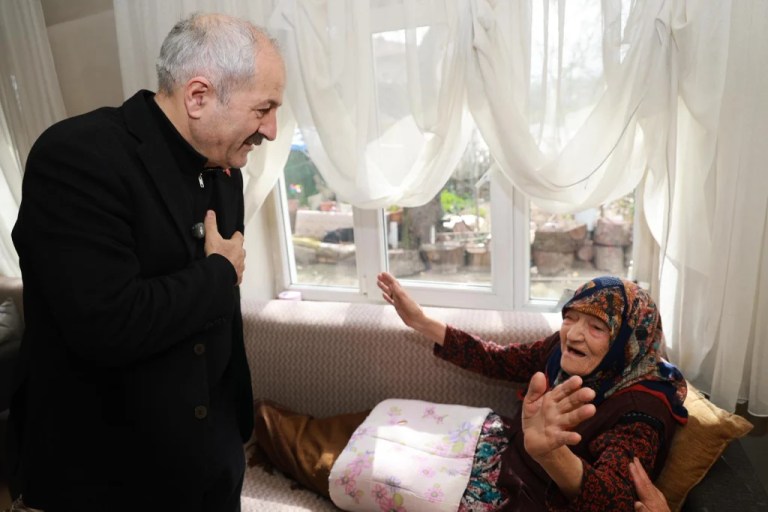 Başkan Büyükgöz’den 100 Yaşındaki Hesna Teyzeye Ziyaret