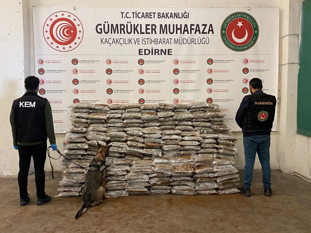 Gümrüklerde Yüklü Miktarda Uyuşturucu Yakalandı