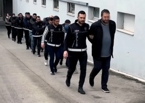 Adana'da Pos Tefeciliği Operasyonu: 11 Kişi Gözaltında
