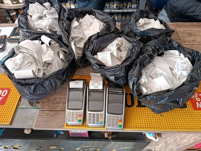 Adana'da Pos Tefeciliği Operasyonu: 11 Kişi Gözaltında