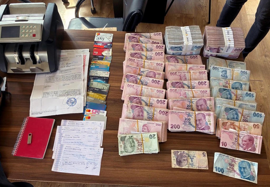 Adana'da Pos Tefeciliği Operasyonu: 11 Kişi Gözaltında