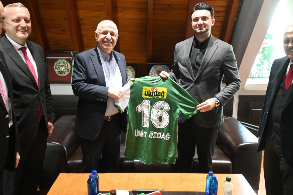 Ümit Özdağ'dan İran Göçü İçin TSK'ya Çağrı