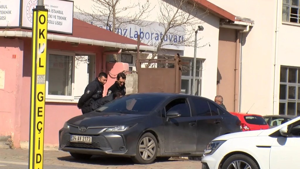 Çekmeköy'de Lise Öğrencisi Bıçaklı Saldırıyla Gözaltında