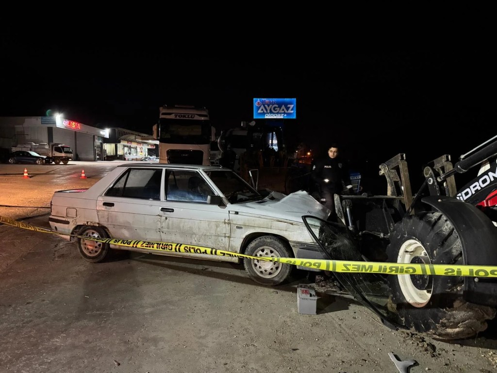 Sakarya'da İş Makinesine Çarpan Sürücü Hayatını Kaybetti
