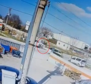 Bursa'da Minibüse Çarpan Motosiklet Sürücüsü Yaralandı