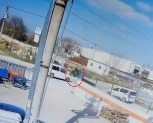 Bursa'da Minibüse Çarpan Motosiklet Sürücüsü Yaralandı