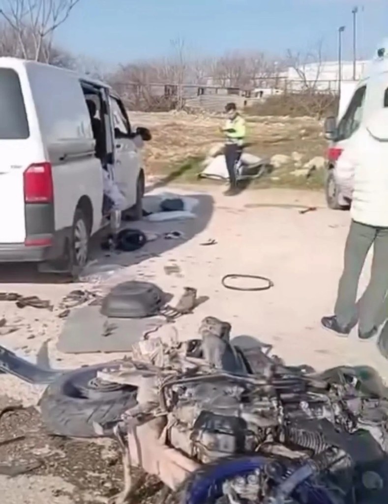 Bursa'da Minibüse Çarpan Motosiklet Sürücüsü Yaralandı