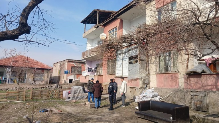 Kayseri'de Balkondan Düşen Çocuk Hastaneye Kaldırıldı