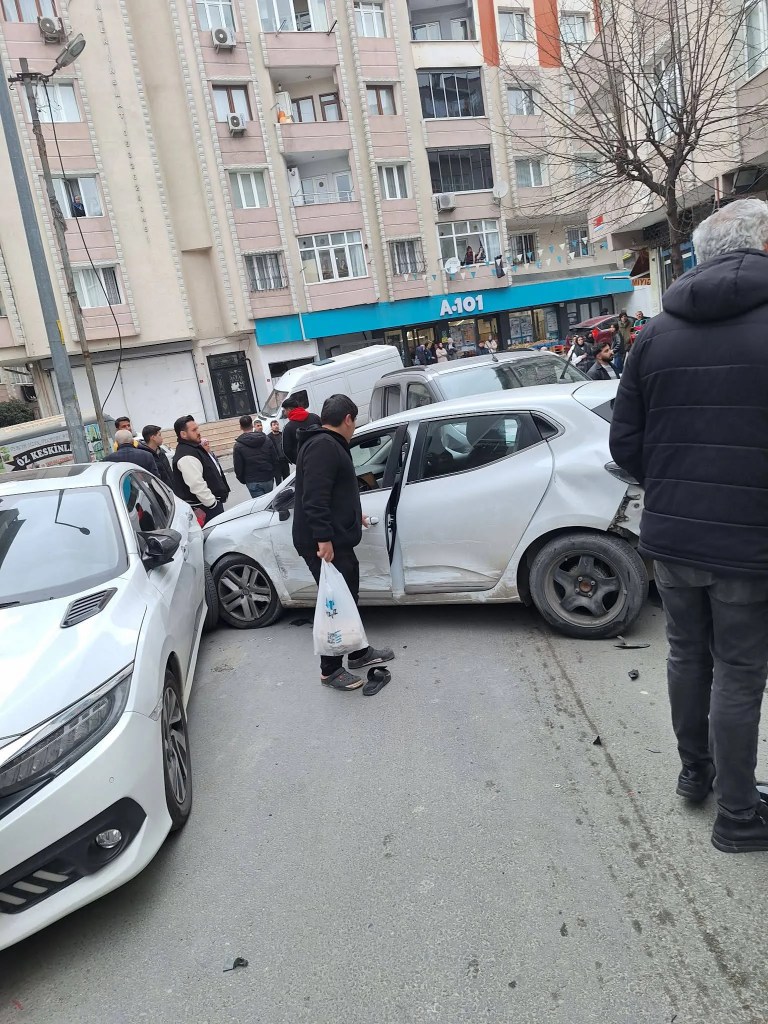 Sultangazi'de Yol Verme Tartışması Kazayla Sonuçlandı
