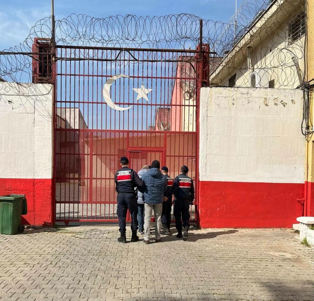 Aydın'da Firari FETÖ Üyeleri Yakalandı