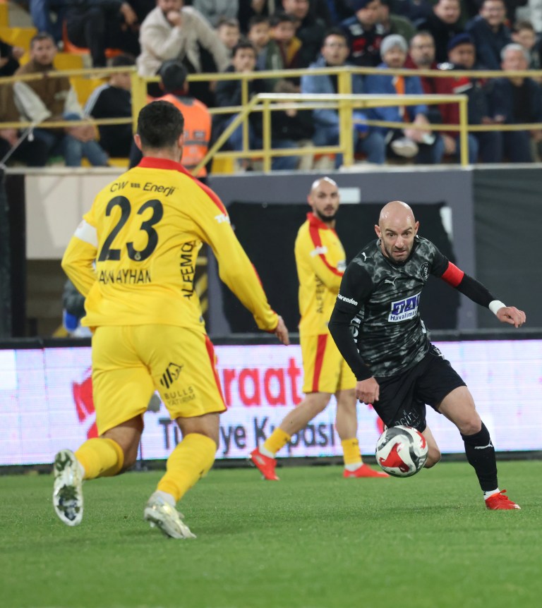 Galatasaray Alanyaspor'u 2-1 Mağlup Etti
