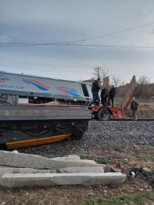 Nevşehir'de Yük Treni TIR'a Çarptı: İki Makinist Yaralı