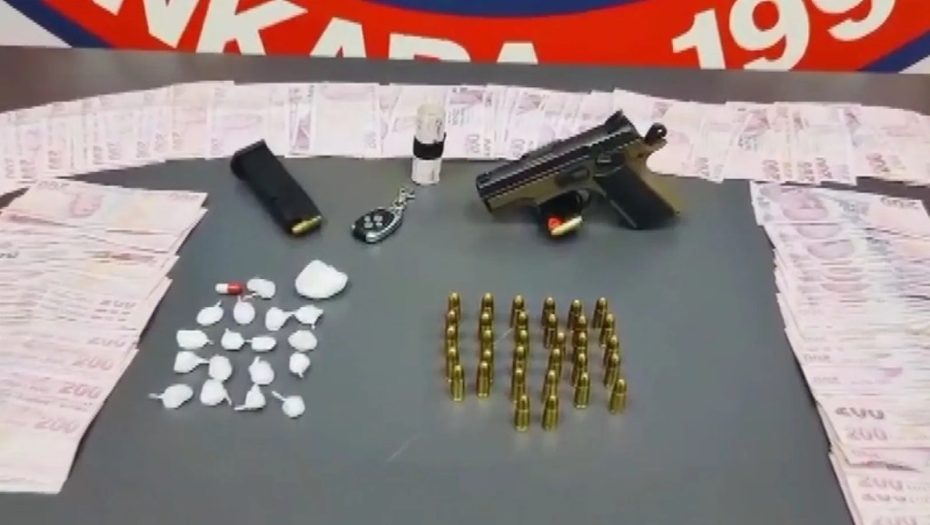 Ankara'da Gizli Bölmede Silah ve Uyuşturucu Bulundu