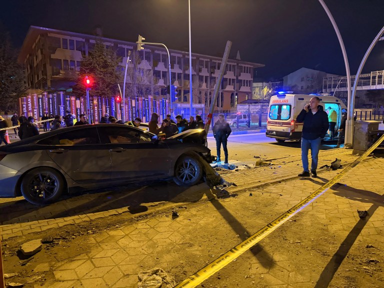 Tunceli'de Trafik Kazası: Dört Kişi Yaralandı