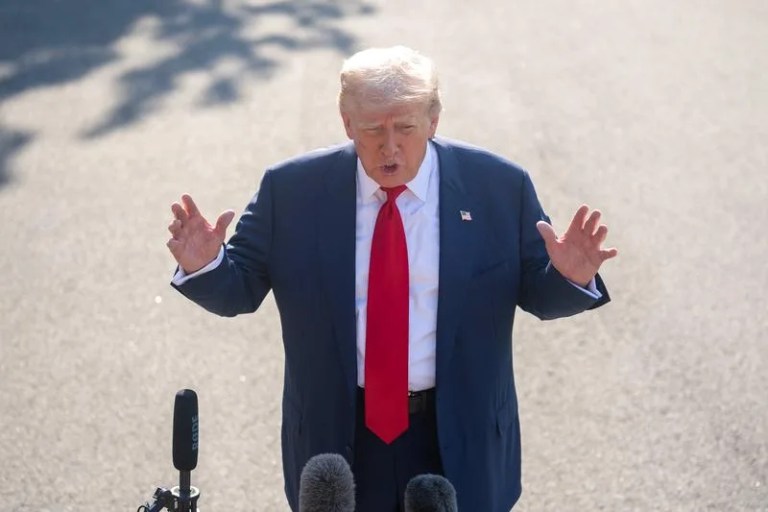 Trump: Hürmüz Boğazı'nda Tankerlere Refakat Edebiliriz