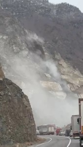 Artvin Şavşat Yolu Heyelan Nedeniyle Kapandı