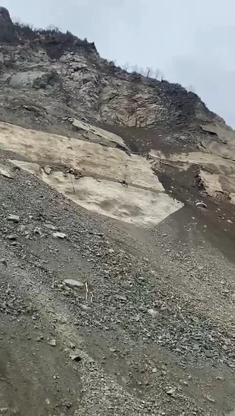 Artvin Şavşat Yolu Heyelan Nedeniyle Kapandı
