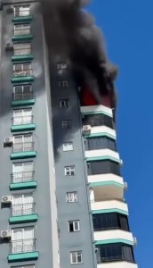 Adana'da Yangında Mahsur Kalan Baba ve Bebeği İnşaat İşçisi Kurtardı