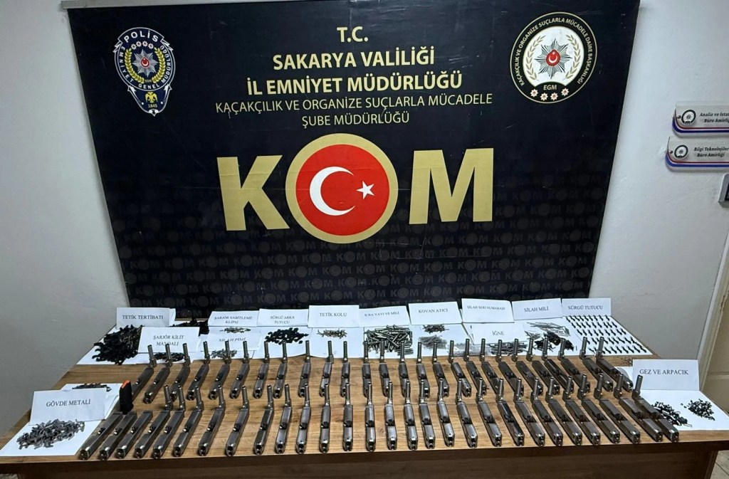 Sakarya'da Silah Kaçakçılığı Operasyonu: Bin 460 Parça Ele Geçirildi
