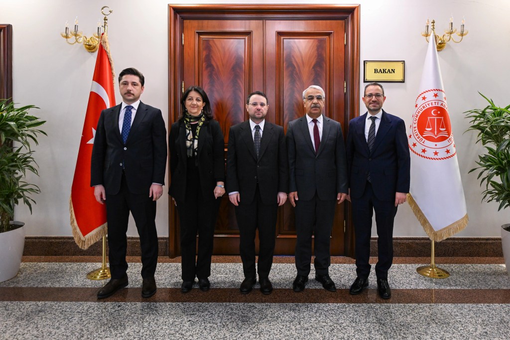 DEM Parti Heyeti Bakanlarla Kritik Görüşmelerde Bulundu