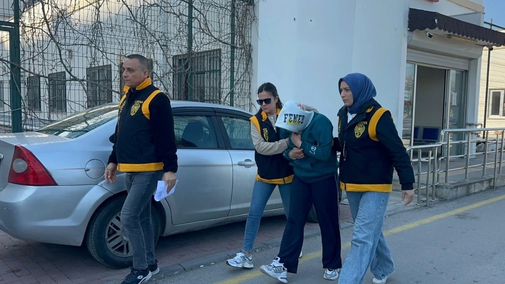 Adana'da Eşini Bıçaklayan Kadın Tutuklandı