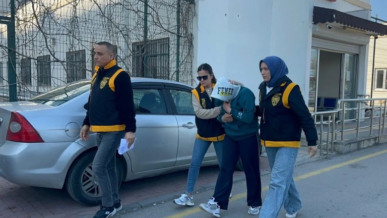 Adana'da Eşini Bıçaklayan Kadın Tutuklandı