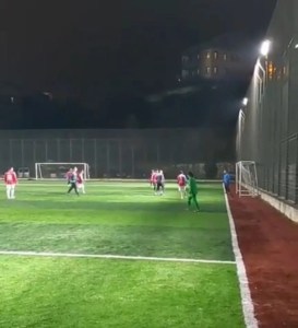 Bursa'da Halı Sahada Kalp Krizi Geçiren Eski Futbolcu Hayatını Kaybetti