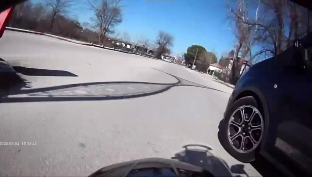 Keşan'da Motosiklet ve Ticari Araç Çarpıştı: 2 Yaralı