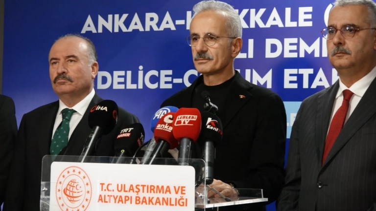 Ankara-İstanbul Süper Hızlı Trenle 80 Dakikaya İniyor