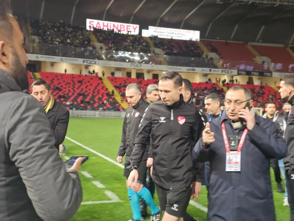 Gaziantep FK - Fenerbahçe Maçı Işık Sorunu Nedeniyle Ertelendi