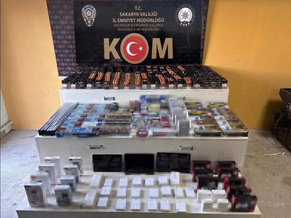 Sakarya'da Kaçak Sigara Operasyonu: Üç Kişi Gözaltında